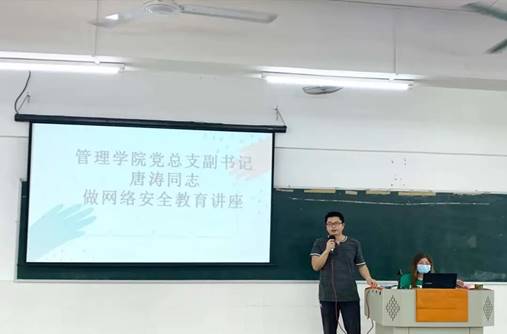 图片包含 室内, 男人, 站, 女人
描述已自动生成